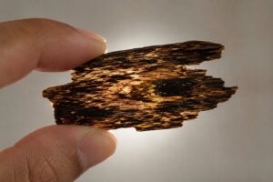the dark resin veining described in the visual inspection step